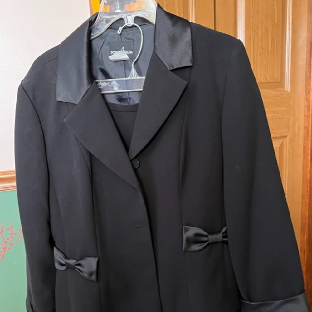 2 Piece Skirt and Jacket set with bow details on the pockets-Never Worn